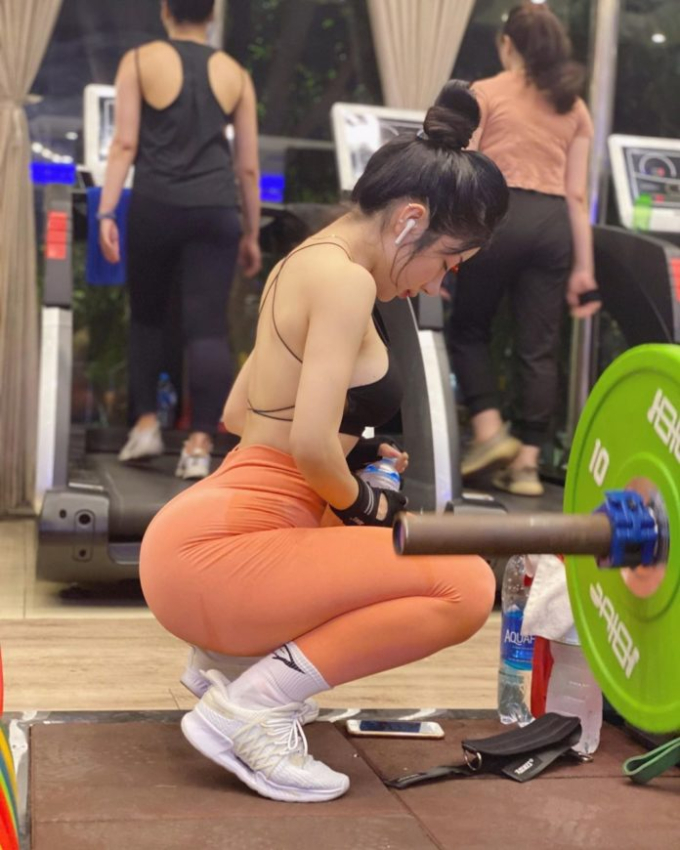 Phạm Hồng Nhung là nữ gymer nổi tiếng tại Hà Nội với hơn 50.000 lượt người theo dõi trên trang cá nhân.