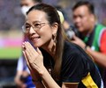 Vẻ đẹp không tuổi Madam Pang  người phụ nữ quyền lực của bóng đá Thái Lan 