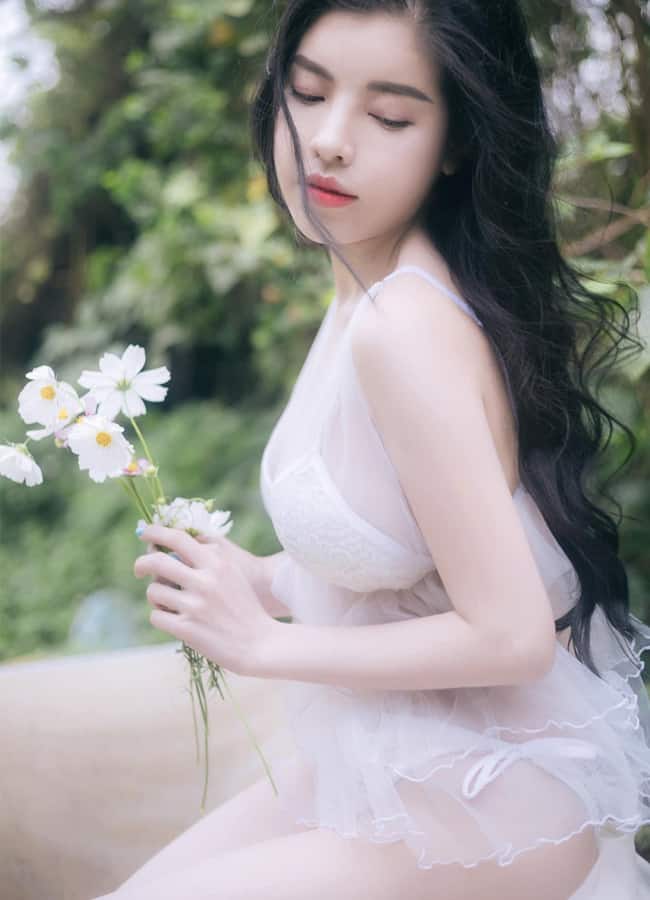 Cô gái miền Tây có vóc dáng như một pho tượng nhờ bí quyết làm đẹp cổ xưa