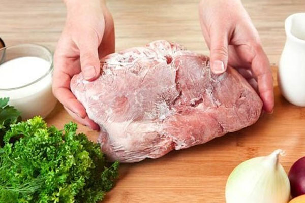 Cách nhận biết thịt đã hết hạn sử dụng và 5 sai lầm thường gặp khi chế biến thịt - Ảnh 4.
