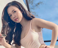 Trọn bộ bikini nóng bỏng của cô y tá Ngọc trong phim Phố Trong Làng 
