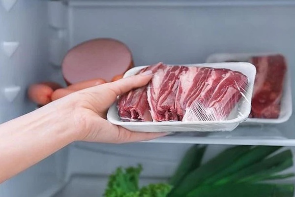 2 kiểu bảo quản thịt, cá trong tủ lạnh rất phổ biến vào mùa hè dễ sinh chất gây ung thư-1