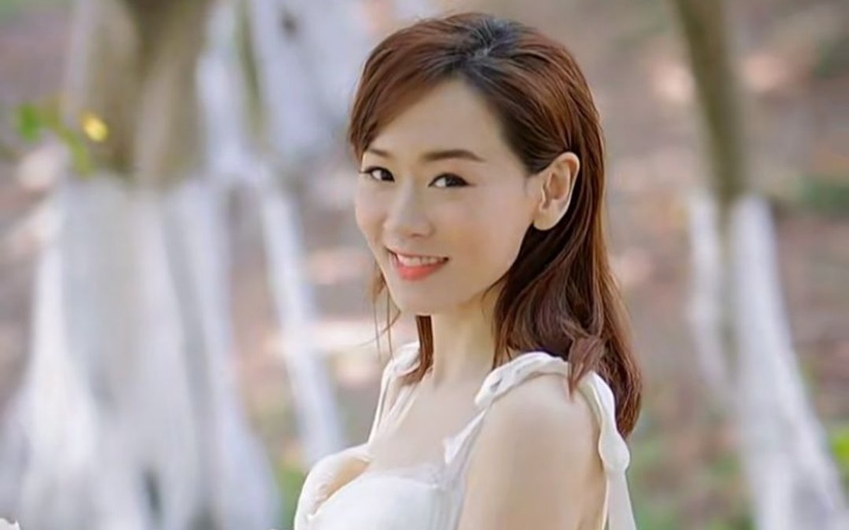 Hoa hậu Dương Tư Kỳ livestream thu phí giá chát để nói chuyện với fan