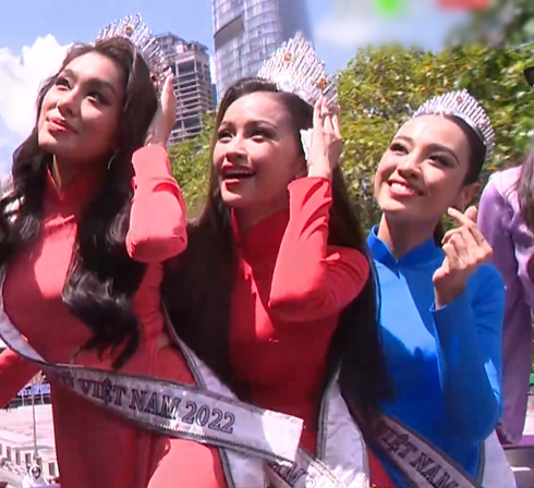 Outfit đầu tiên của top 3 Hoa hậu Hoàn vũ Việt Nam 2022 sau đăng quang