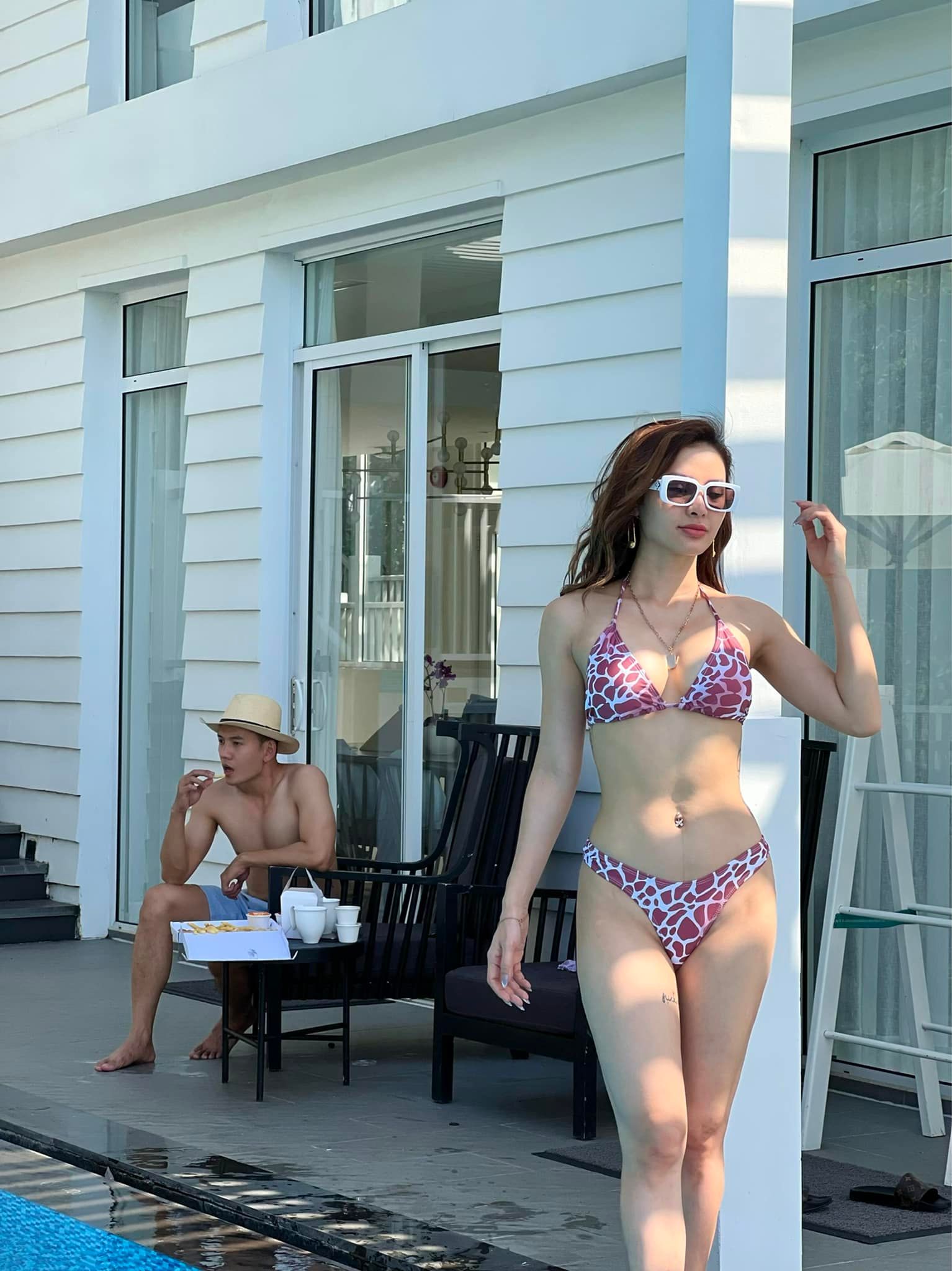 Phương Trinh Jolie bị CĐM ném đá khi mặc bikini đội voan cô dâu