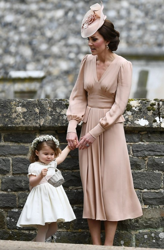 Cùng điểm danh những bộ cánh đắt tiền nhất hoàng gia Anh từng mặc soi giá váy cưới của Kate mà hoảng hồn