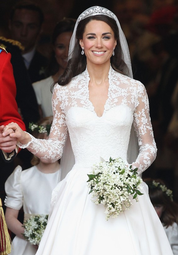 Cùng điểm danh những bộ cánh đắt tiền nhất hoàng gia Anh từng mặc soi giá váy cưới của Kate mà hoảng hồn