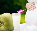 Thời điểm vàng để mẹ bầu uống nước dừa con ra đời trắng hồng 