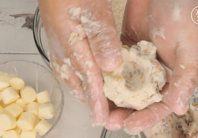 Cách làm khoai tây bọc phố béo ngậy