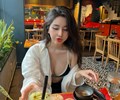 Hot girl Sài thành lộ vòng 1 khi đi ăn nhà hàng gây xôn xao 