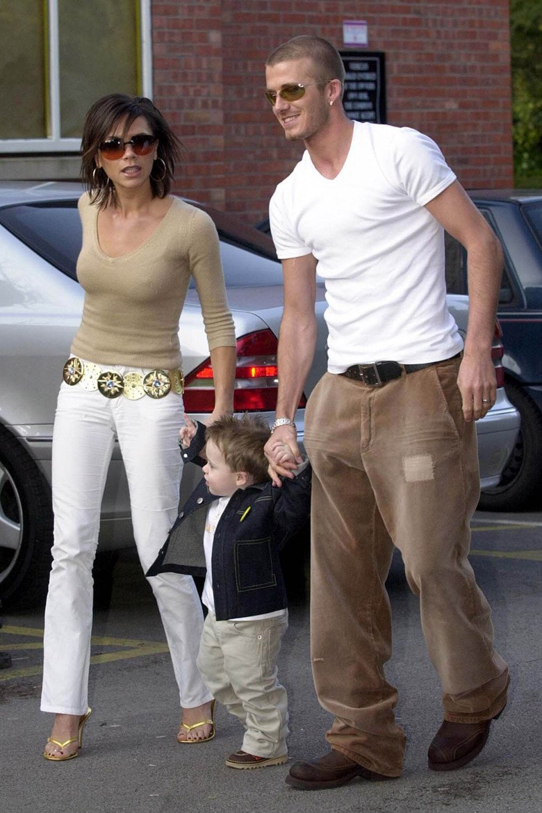 David Beckham say sưa ngắm vợ diện bikini 2 mảnh bốc lửa