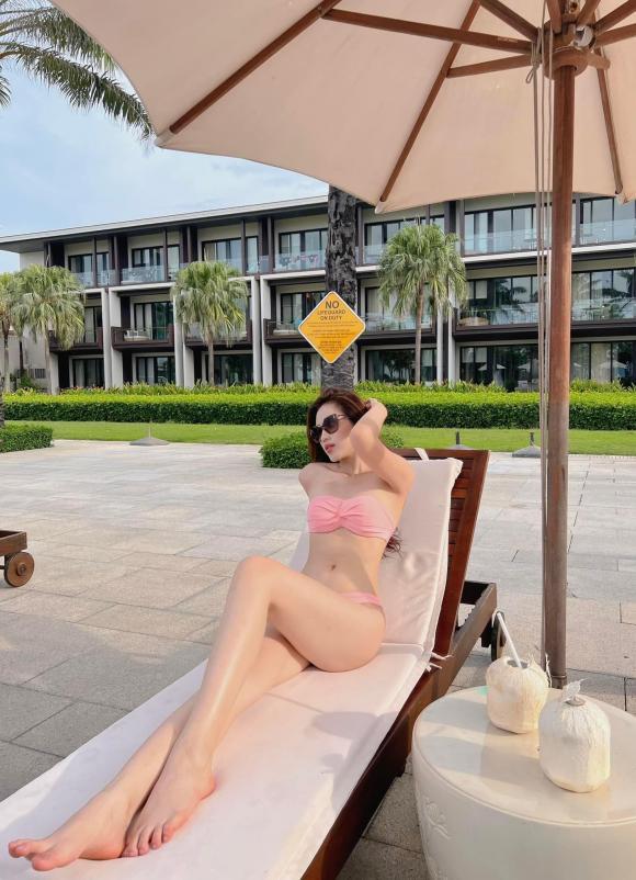 Đỗ Thị Hà thả dáng với bikini: Đôi chân dài 1m11 giật spotlight-1