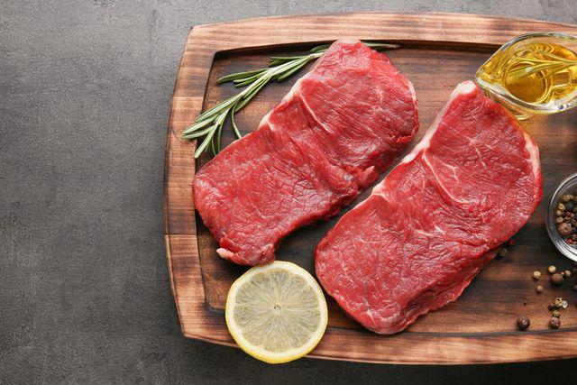 Không ăn thịt khiến bạn già đi nhanh hơn nhưng WHO khuyên bạn ăn ít 2 loại thịt này