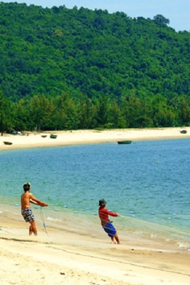 Những bờ biển hoang sơ của Việt Nam chờ khách du lịch ưa khám phá