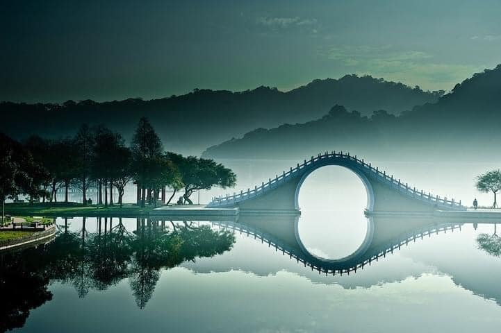 Ngẩn ngơ trước vẻ đẹp thơ mộng của cầu Mặt trăng tại Đài Loan