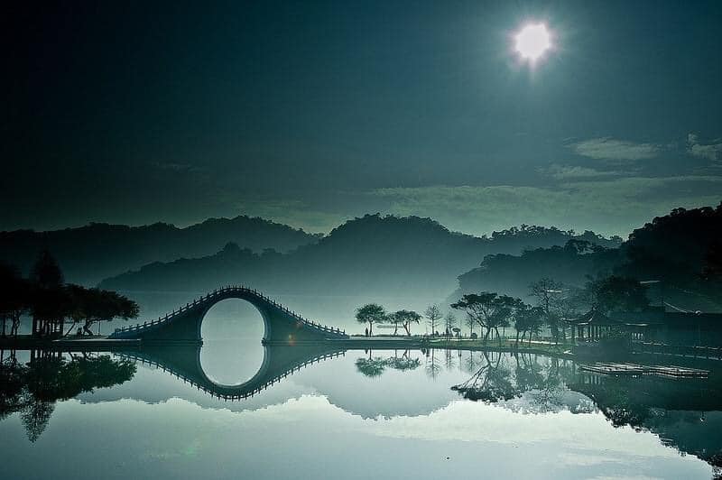 Ngẩn ngơ trước vẻ đẹp thơ mộng của cầu Mặt trăng tại Đài Loan