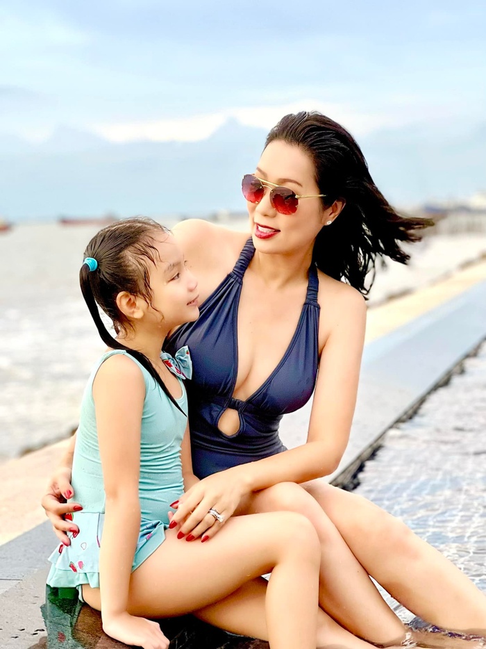 Trịnh Kim Chi lại khoe ảnh bikini gợi cảm ở tuổi 51, netizen: 'Ai làm lại chị?' Ảnh 2