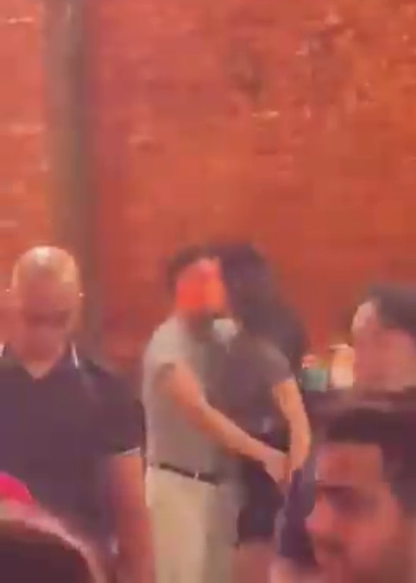 Lan truyền clip nóng Shark Bình cùng Phương Oanh đắm say trong quán bar