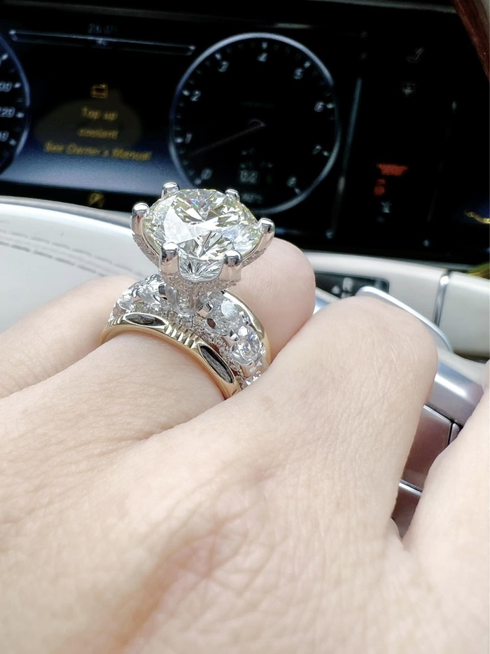 Nhân kỷ niệm 22 năm ngày cưới, Trịnh Kim Chi được chồng tặng nhẫn kim cương 'siêu khủng' Ảnh 2