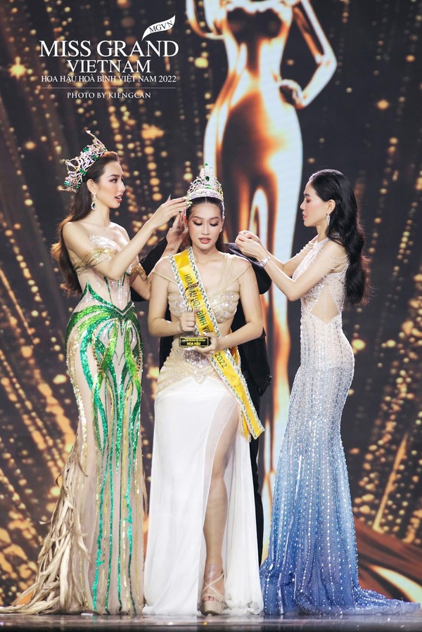 Vừa đăng quang 3 ngày đã chinh chiến quốc tế hoa hậu Thiên Ân được khán giả khen nức nở  