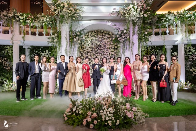 Đám cưới Hoa hậu Đỗ Mỹ Linh: Tiệc sang trọng tựa khu vườn tựa cổ tích, nhan sắc cô dâu 
