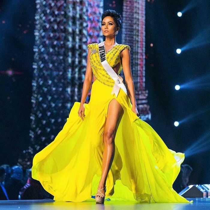 Chủ tịch Miss Universe bất ngờ xác nhận HHen Niê là Á hậu 3 sau 4 
