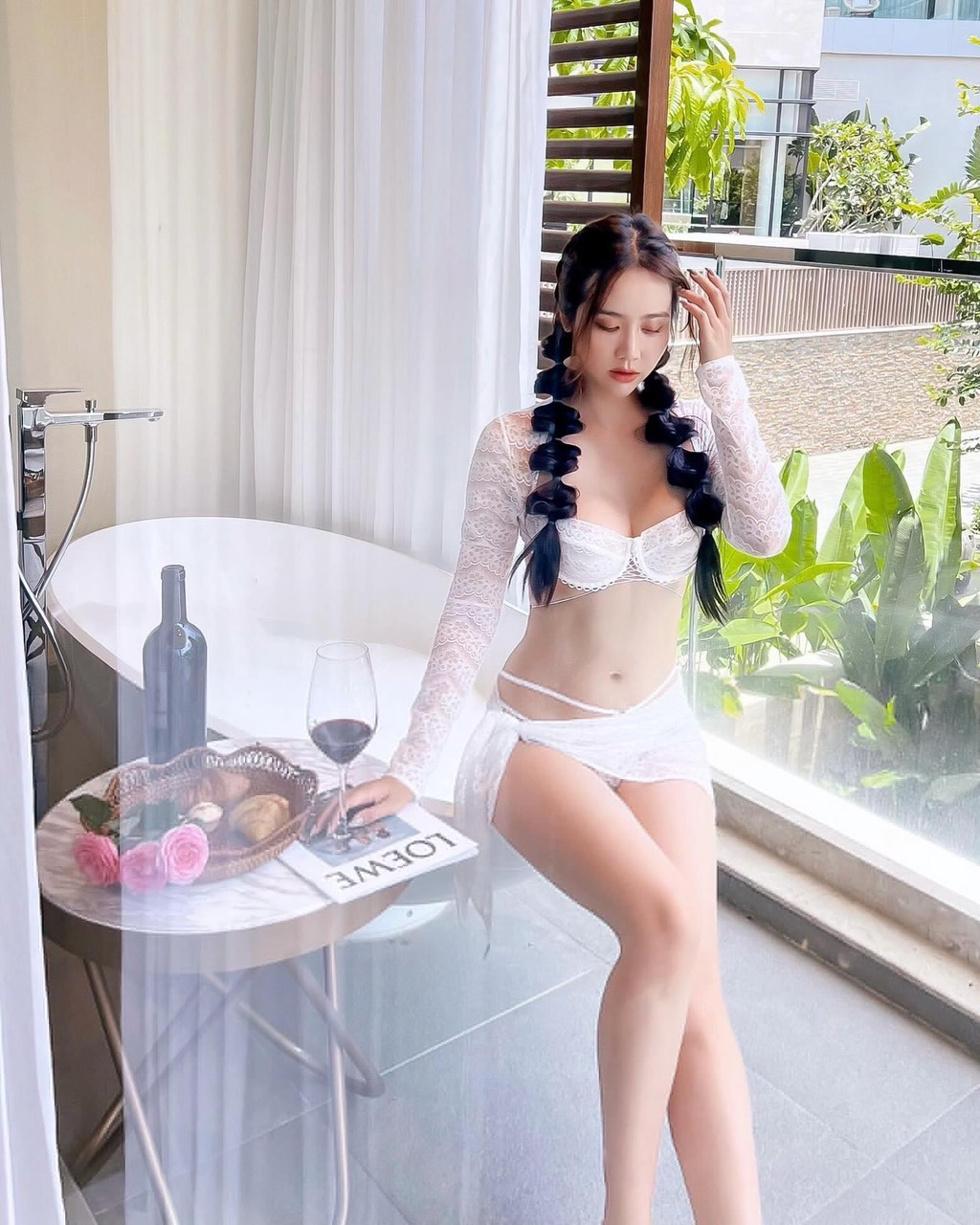 Vân Trang Thương ngày nắng về khoe ảnh bikini nóng bỏng