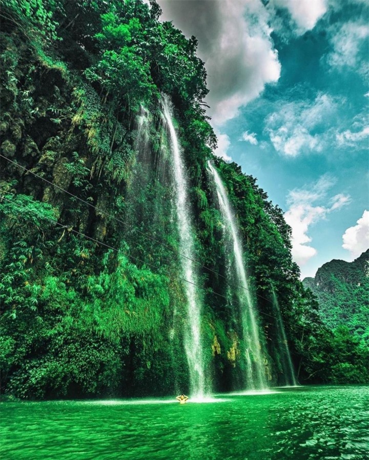 ‘Tiên cảnh’ dưới chân thác Mưa Rơi hớp hồn du khách khi đến Thái Nguyên - 1