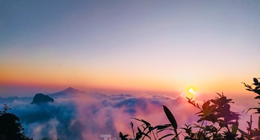 Săn mây giữa khung cảnh 'thần tiên' trên đỉnh núi Lảo Thẩn - Y Tý   