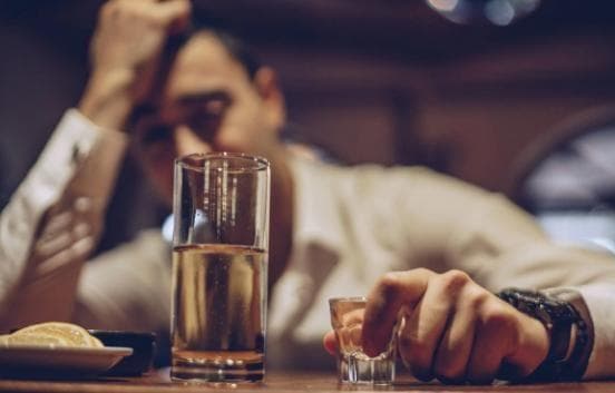 2 hành vi của đàn ông sau khi thức dậy vào buổi sáng hại gan hơn uống rượu Hầu hết mọi người không biết   