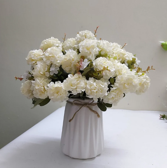 5 loại hoa để trên bàn thờ là mất lộc ngày Rằm mùng 1 gia chủ nhớ tránh xa  