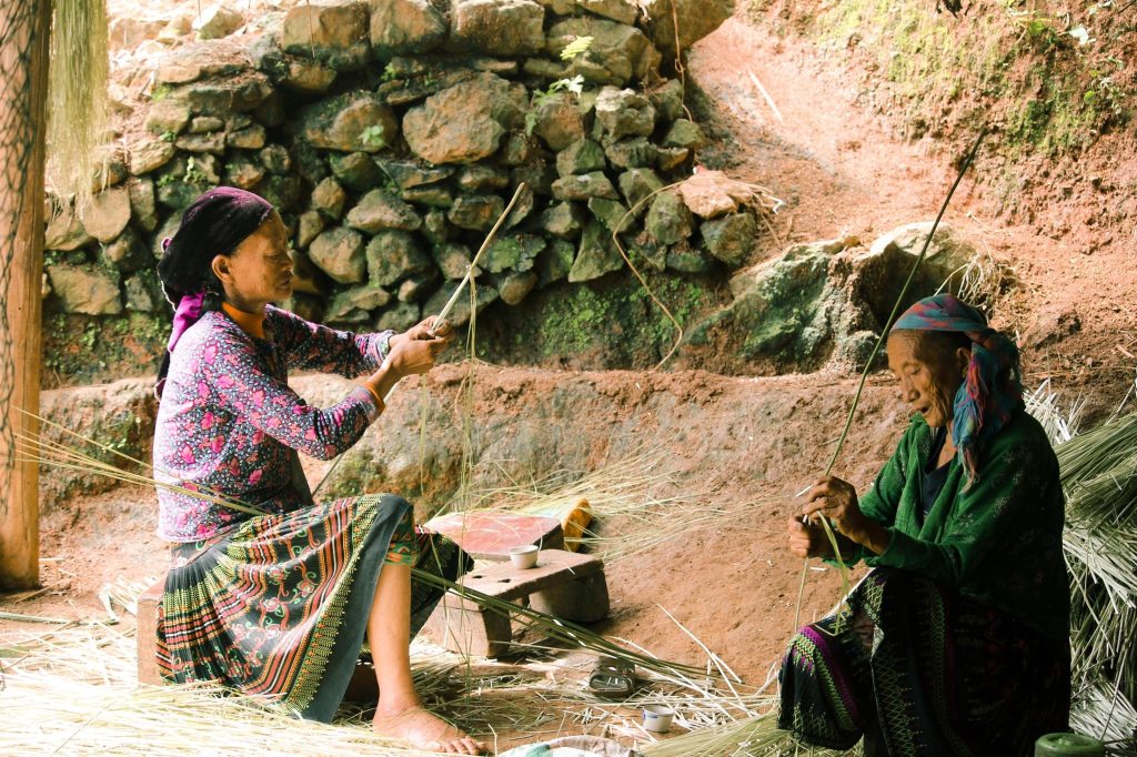 Lạc vào làng cổ trăm năm tuổi ở Hà Giang   