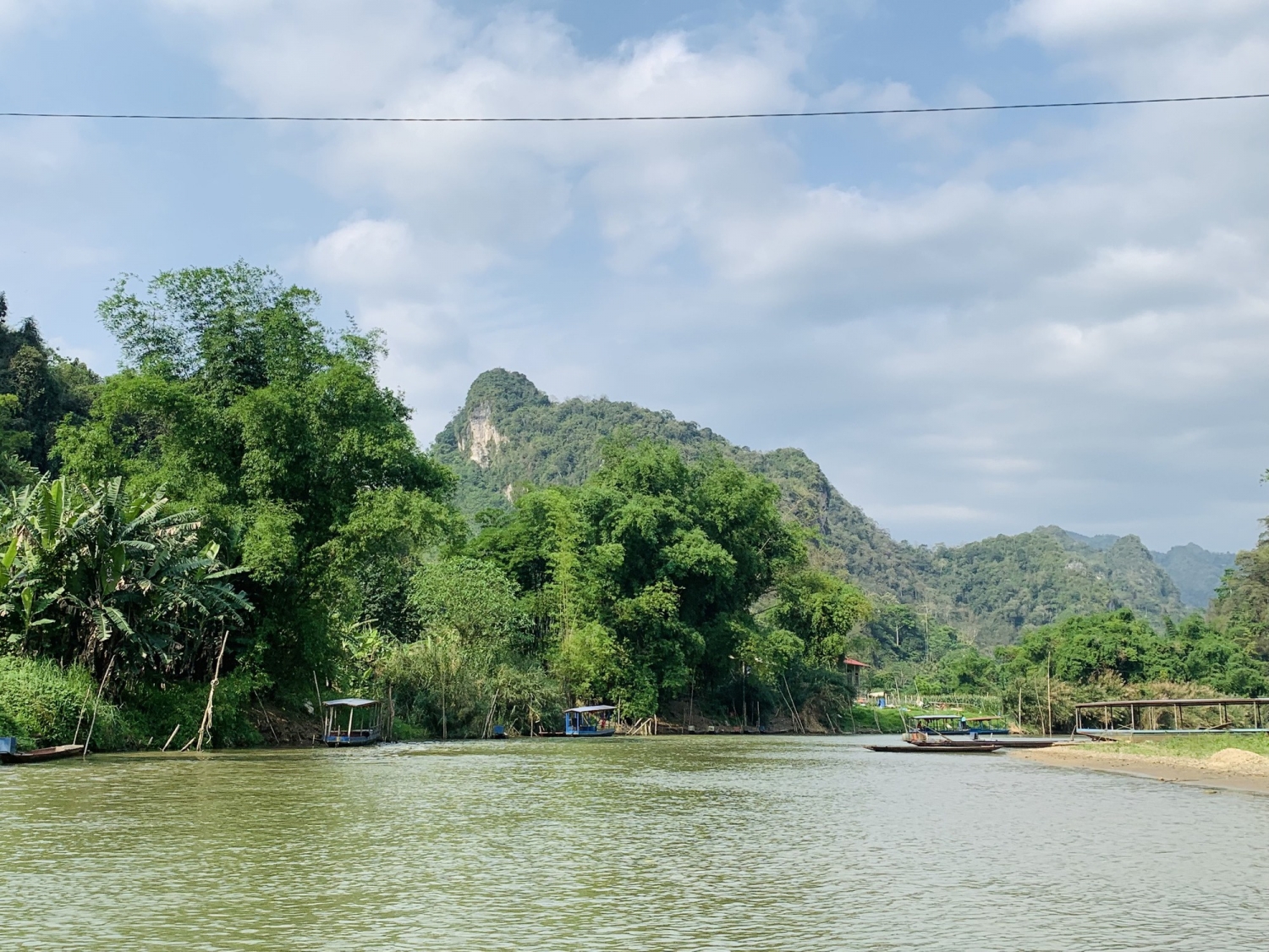 Hồ Ba Bể  Viên ngọc xanh giữa đại ngàn Việt Bắc       