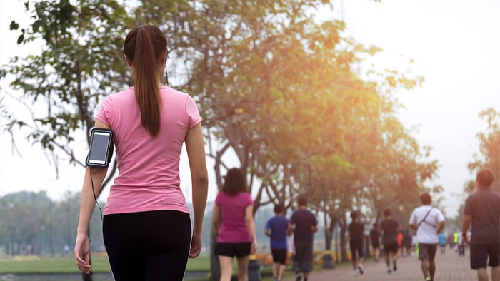 Vì sao nên đi bộ chứ không phải chạy để giảm cân và tăng cường sức khỏe?