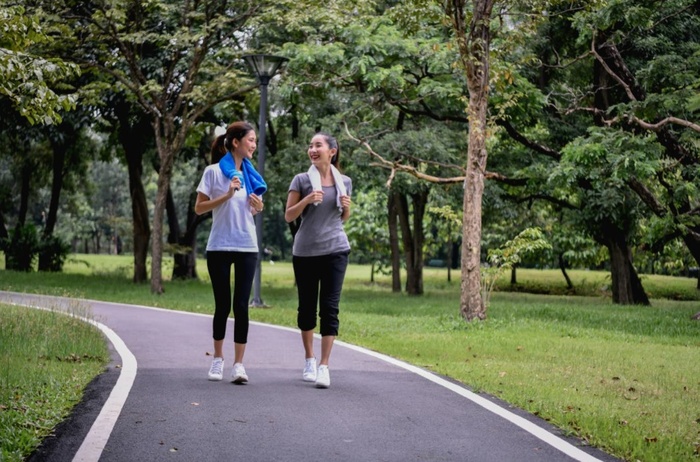 Vì sao nên đi bộ chứ không phải chạy để giảm cân và tăng cường sức khỏe?