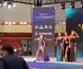 Video sốc Thí sinh hoa hậu ném giày vào giám khảo vì không lọt top 6 