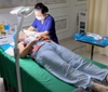 Hy hữu: Nữ lao công của một thẩm mỹ viện ở Đà Nẵng trực tiếp phẫu thuật căng da mặt cho khách