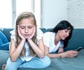 9 thói quen xấu của cha mẹ có thể khiến con cái bắt chước 
