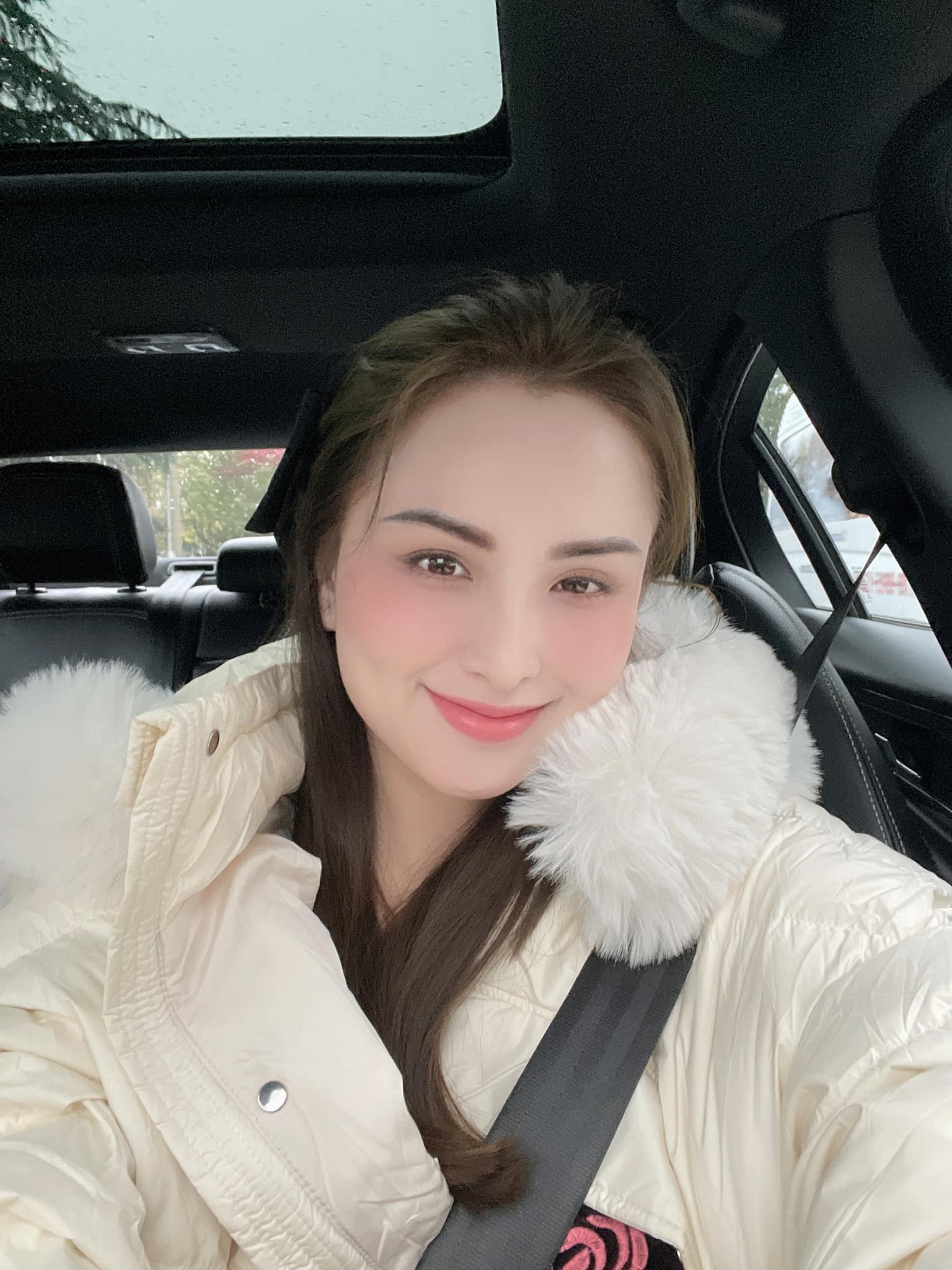Hoa hậu Diễm Hương bất ngờ sang Canada định cư, làm nghề phun xăm - 1