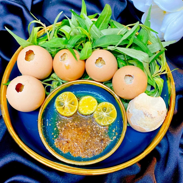 Trứng gà chán luộc, đem nướng lên thơm phức, mềm béo ăn hoài không chán