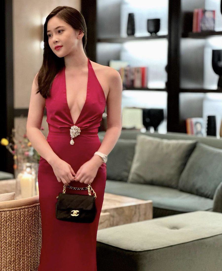 Kỳ Duyên, Phạm Quỳnh Anh dẫn đầu top mặc váy xẻ sâu đến bụng gợi cảm không phô - 10