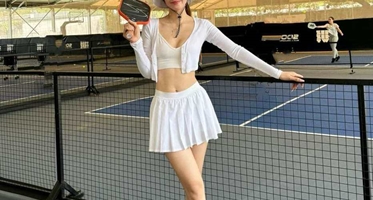 'Người đẹp Việt ngàn năm có một' nóng bỏng trên sân tennis với trang phục gợi cảm