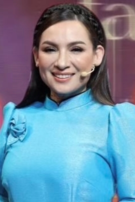 Xôn xao nữ ca sĩ có gương mặt và giọng hát giống hệt Phi Nhung
