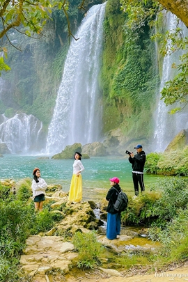 Mê mẩn thác nước top đẹp nhất thế giới ở Cao Bằng
