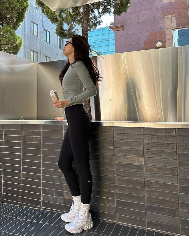Những khoảnh khắc Son Na Eun diện quần legging huyền thoại từng gây sốt một thời