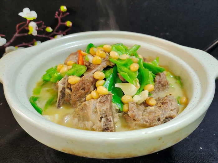 Canh sườn đậu nành, ớt xanh bùi thơm hấp dẫn, chống lạnh mùa đông