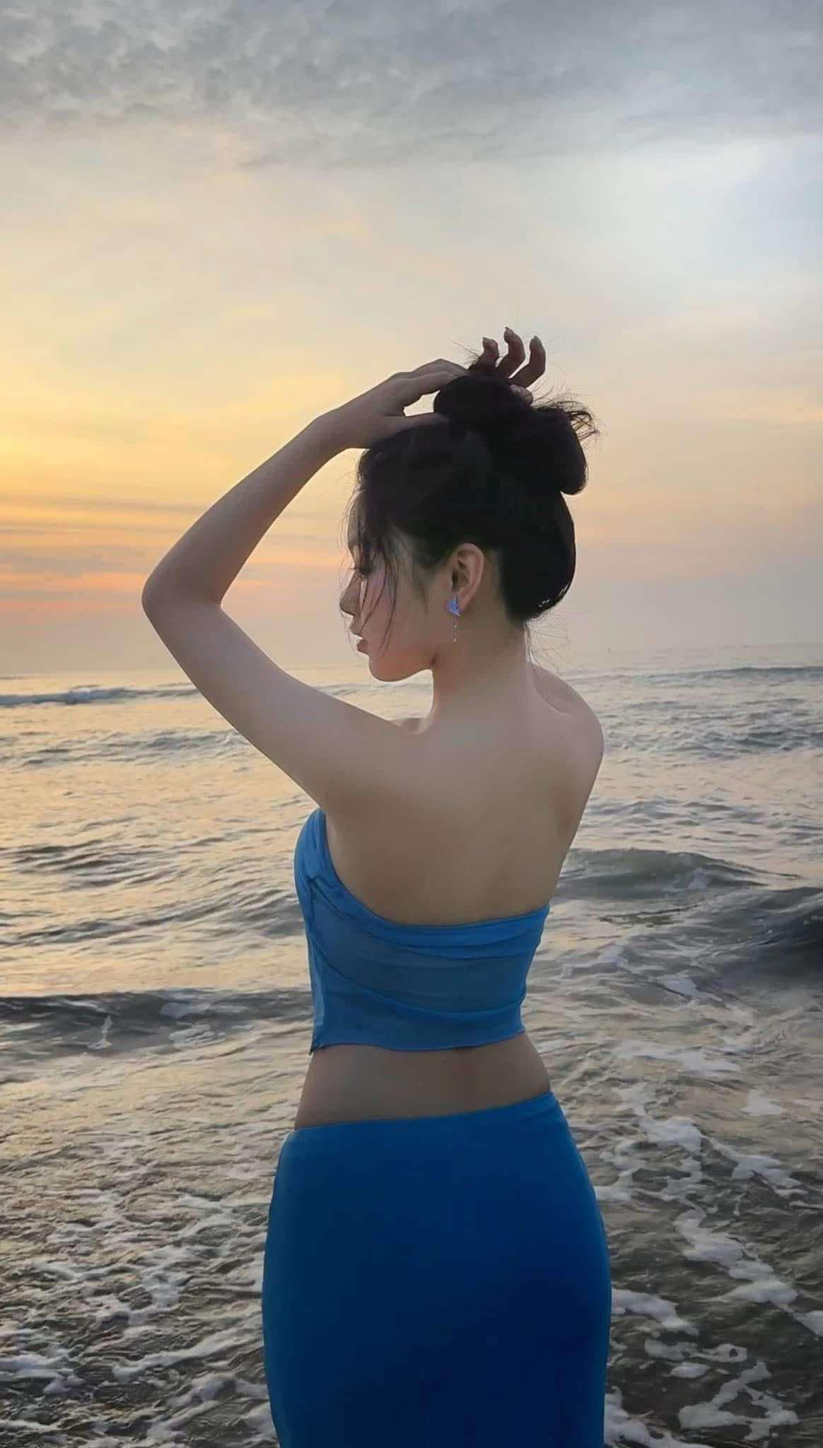 Lọ Lem mặc táo bạo khoe sắc vóc căng tràn tuổi 18 hút hàng triệu lượt xem bố Quyền Linh không cấm cản