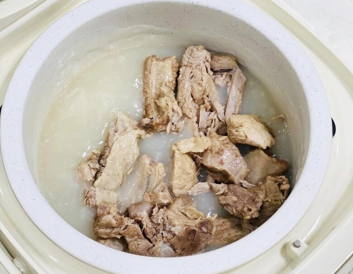 Cháo sườn nóng hổi, mềm ngon, dễ ăn, cho cả nhà đầu tuần