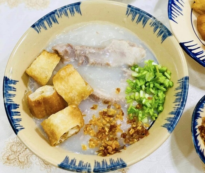Cháo sườn nóng hổi, mềm ngon, dễ ăn, cho cả nhà đầu tuần