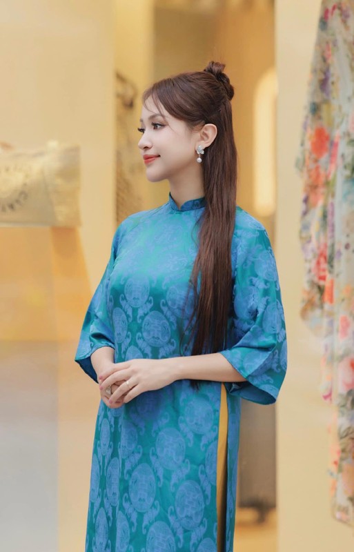 Cuu MC Duong len dinh Olympia khoe than hinh boc lua sau Tet-Hinh-6